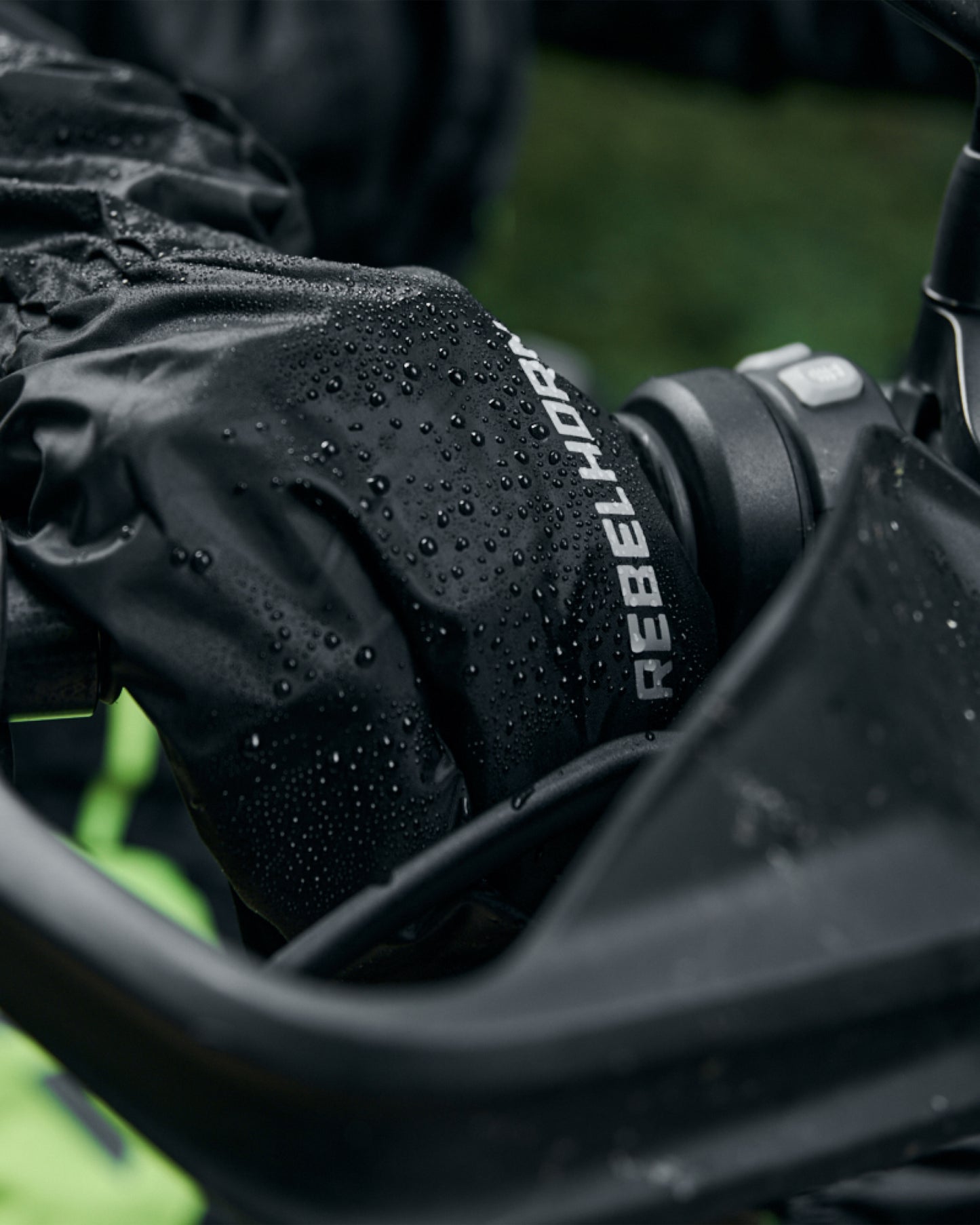 Bolt Glove Rain Covers Black