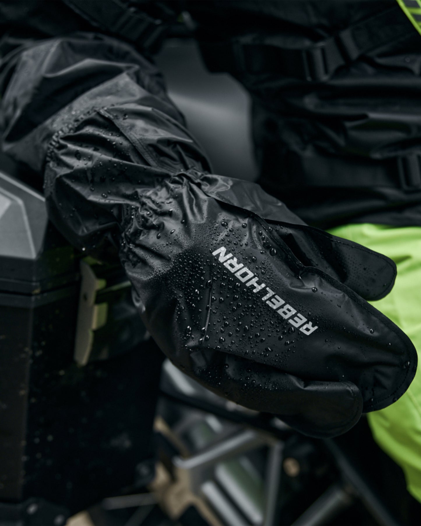 Bolt Glove Rain Covers Black