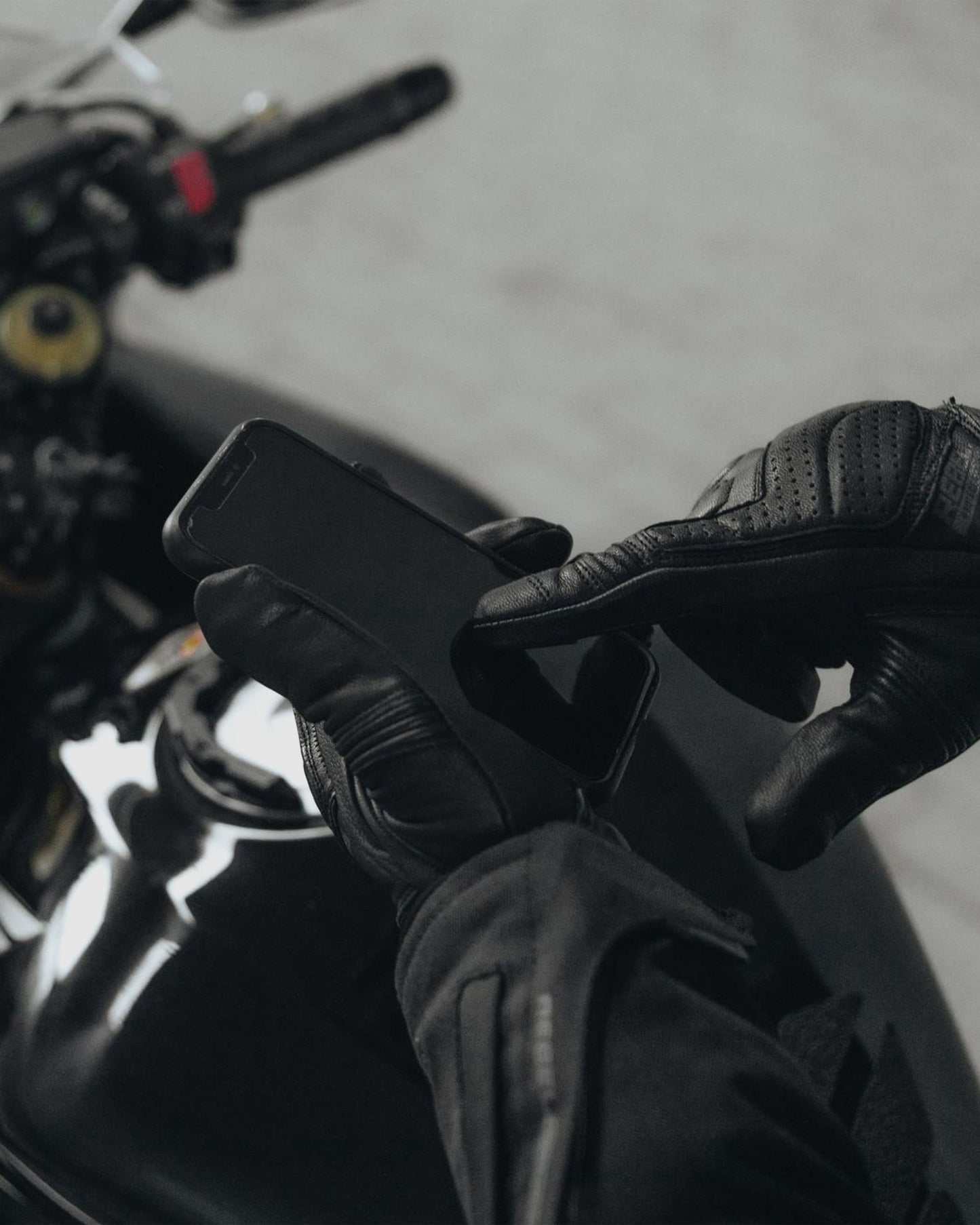 Hike II Motorcycle Gloves Black