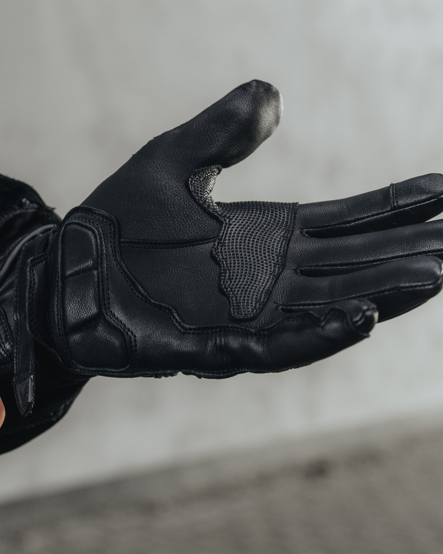 Hike II Motorcycle Gloves Black